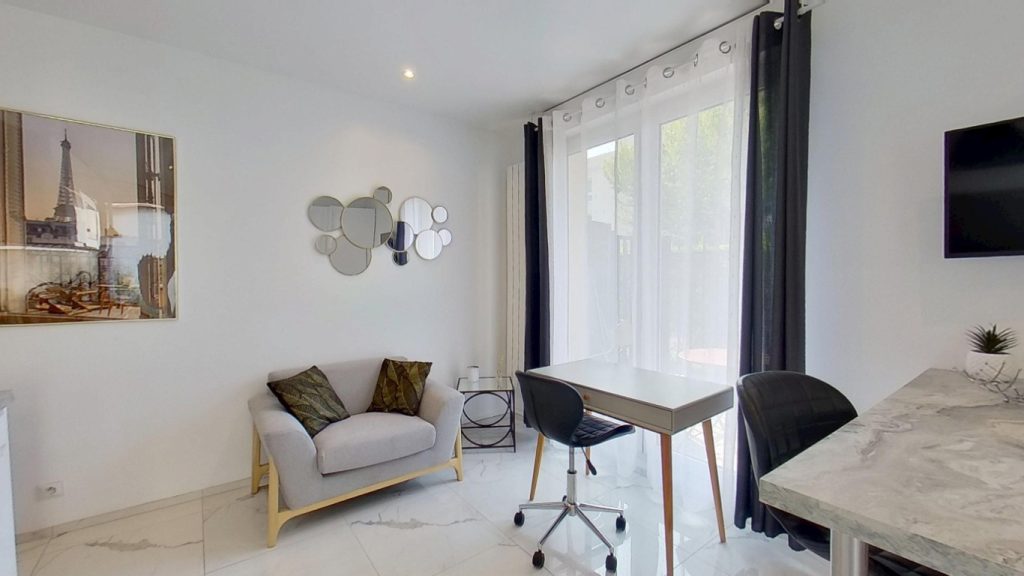 Trinity 39B, ground floor self-contained, 1 bedroom apartment with private terrace