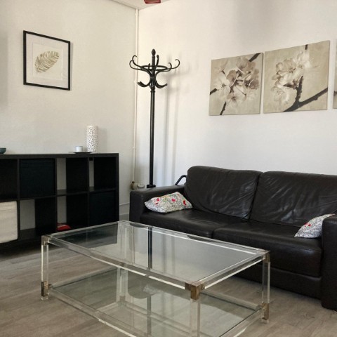 Bily's Place 1 bedroom apartment Fontainebleau (featured image)