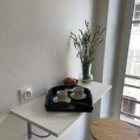Bright spacious apartment with breakfast bar/workstation