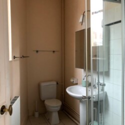 Campus Suite - Private en-suite shower room and WC