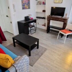 Karene's Place, 1 bedroom first floor apartment in downtown Fontainebleau and only 18 min walk to INSEAD campus