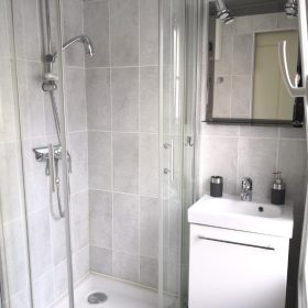 Shower room - Lavender Dreams 1 bedroom apartment