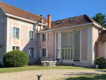 Pink House large five bedroom property for coliving, shared accommodation Fontainebleau France