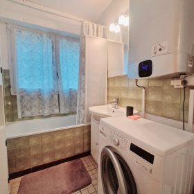 Studio Petite Magenta Fonty Housing 20260408