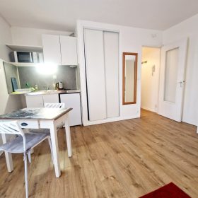 Studio Petite Magenta Fonty Housing 20260408
