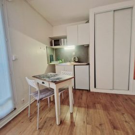 Studio Petite Magenta Fonty Housing 20260408