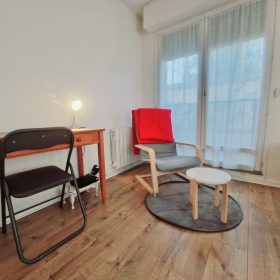 Studio Petite Magenta Fonty Housing 20260408